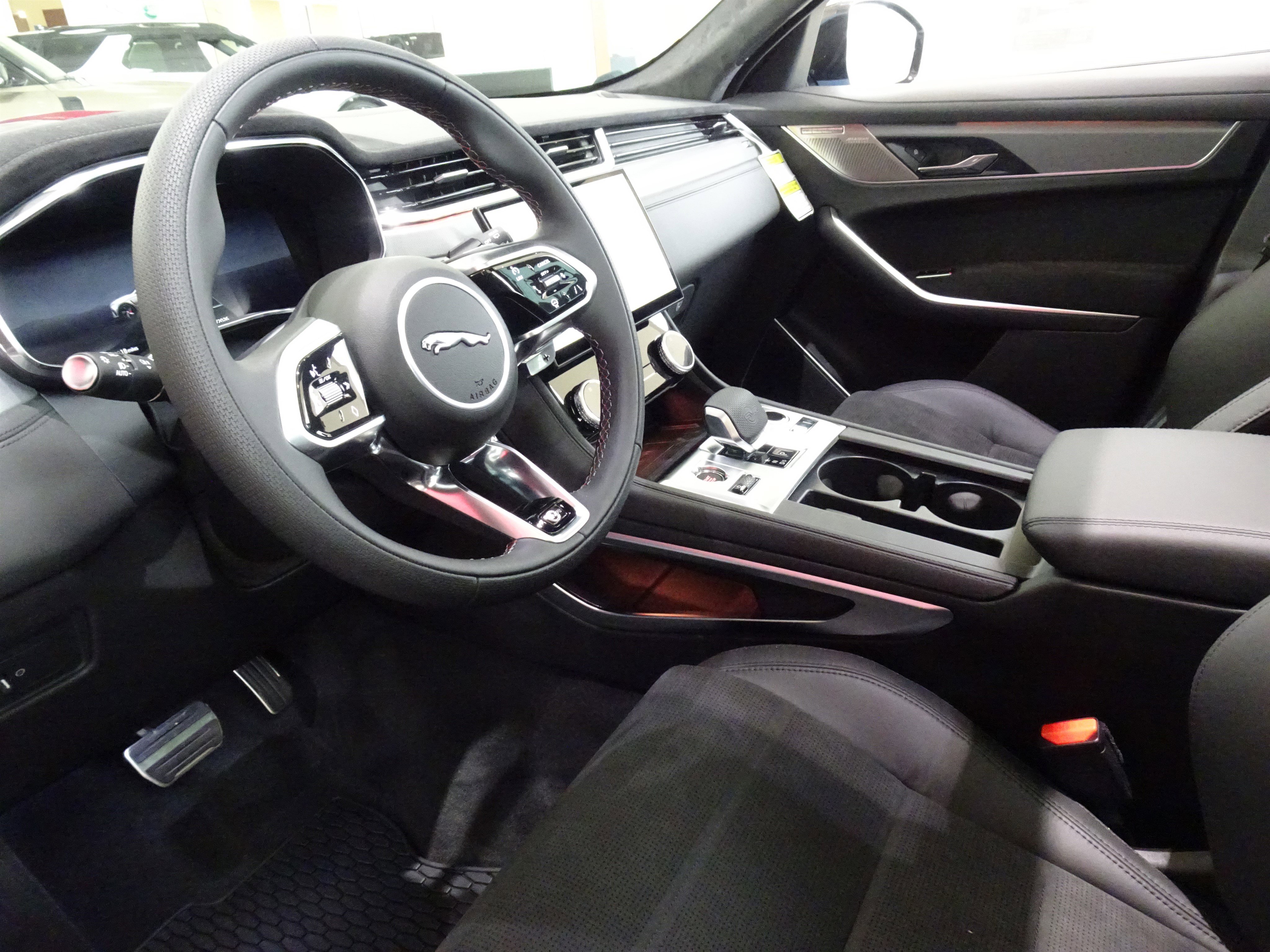 New 2026 Jaguar F-PACE SVR 575 Edition image 14