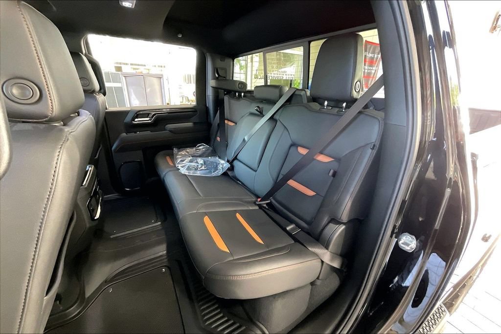 Used 2025 GMC Sierra 2500 AT4 w/ AT4 Premium Plus Package AWD/4WD image 14