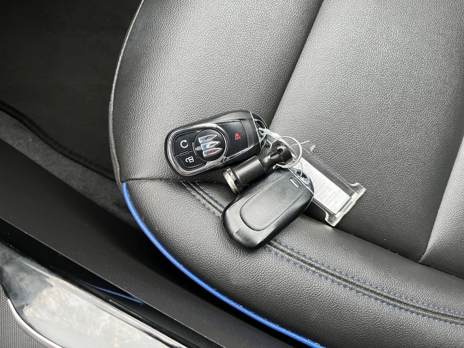 Used 2025 Buick Envista Sport Touring image 23