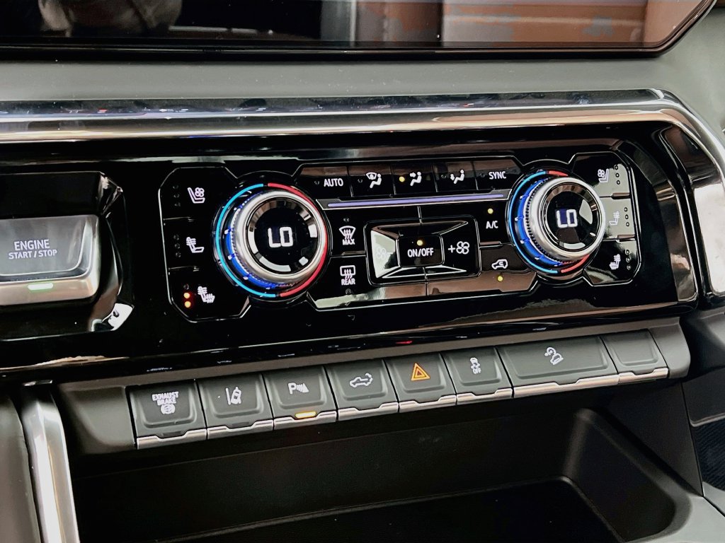 New 2026 GMC Sierra 3500 Denali Ultimate AWD/4WD image 13