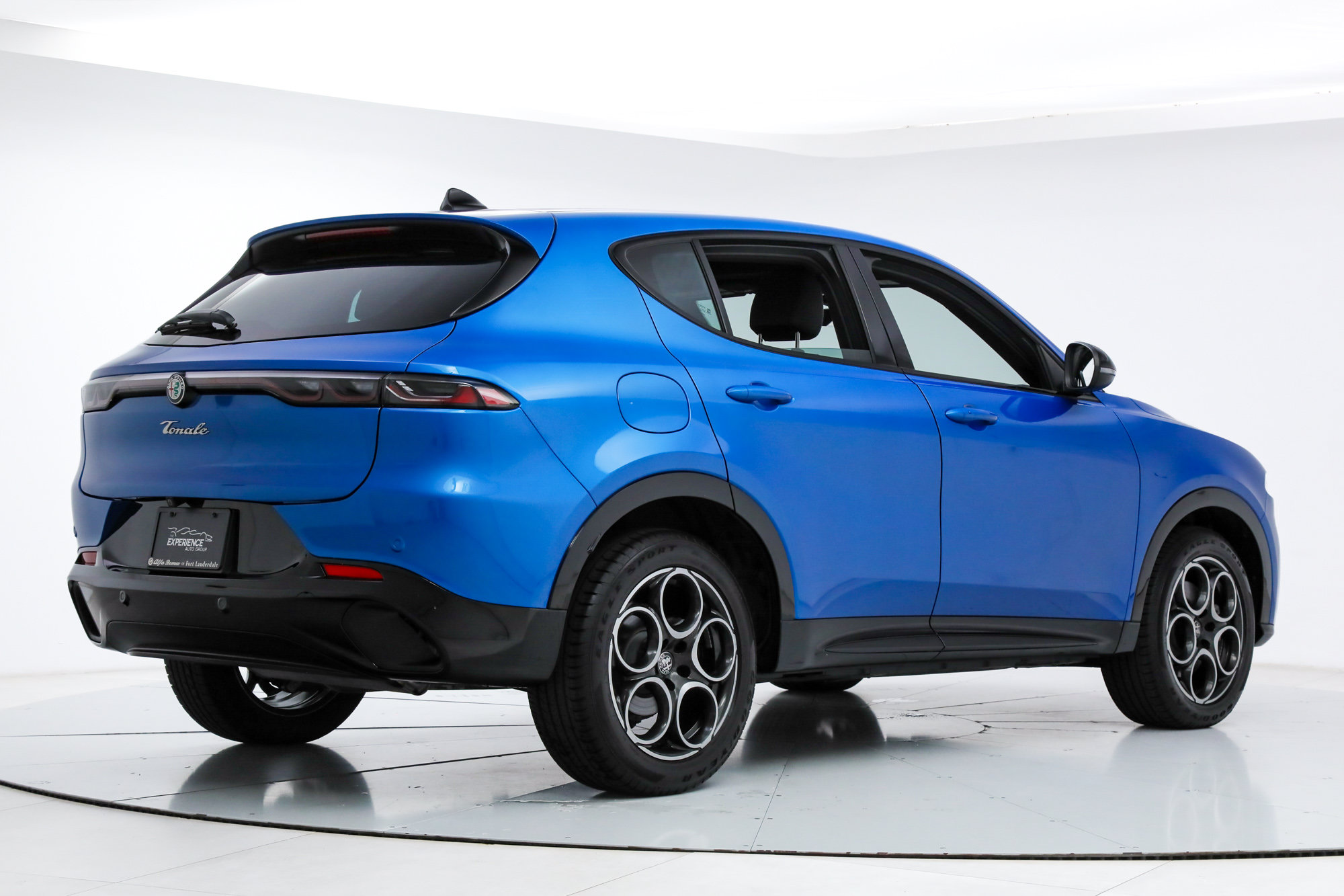 New 2025 Alfa Romeo Tonale w/ Premium Package AWD/4WD image 5