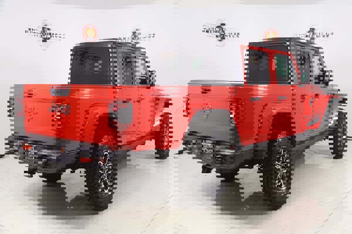 Used 2025 Jeep Gladiator Mojave image 3