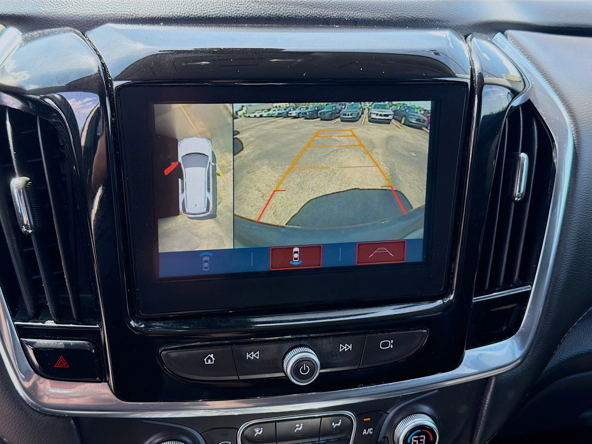 Used 2018 Chevrolet Traverse LT FWD image 14