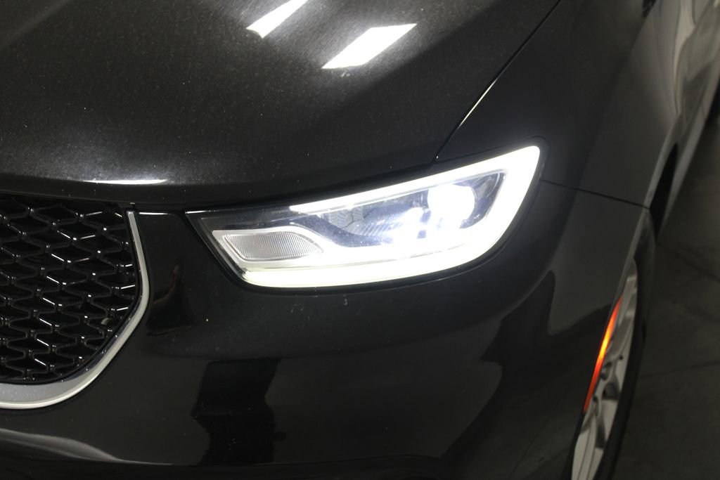 Used 2024 Chrysler Pacifica Touring-L image 50