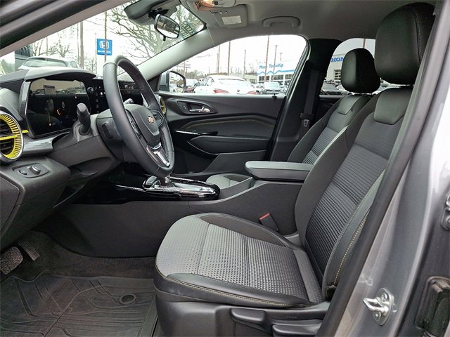 Used 2025 Chevrolet Trax LT w/ Driver Confidence Package image 13