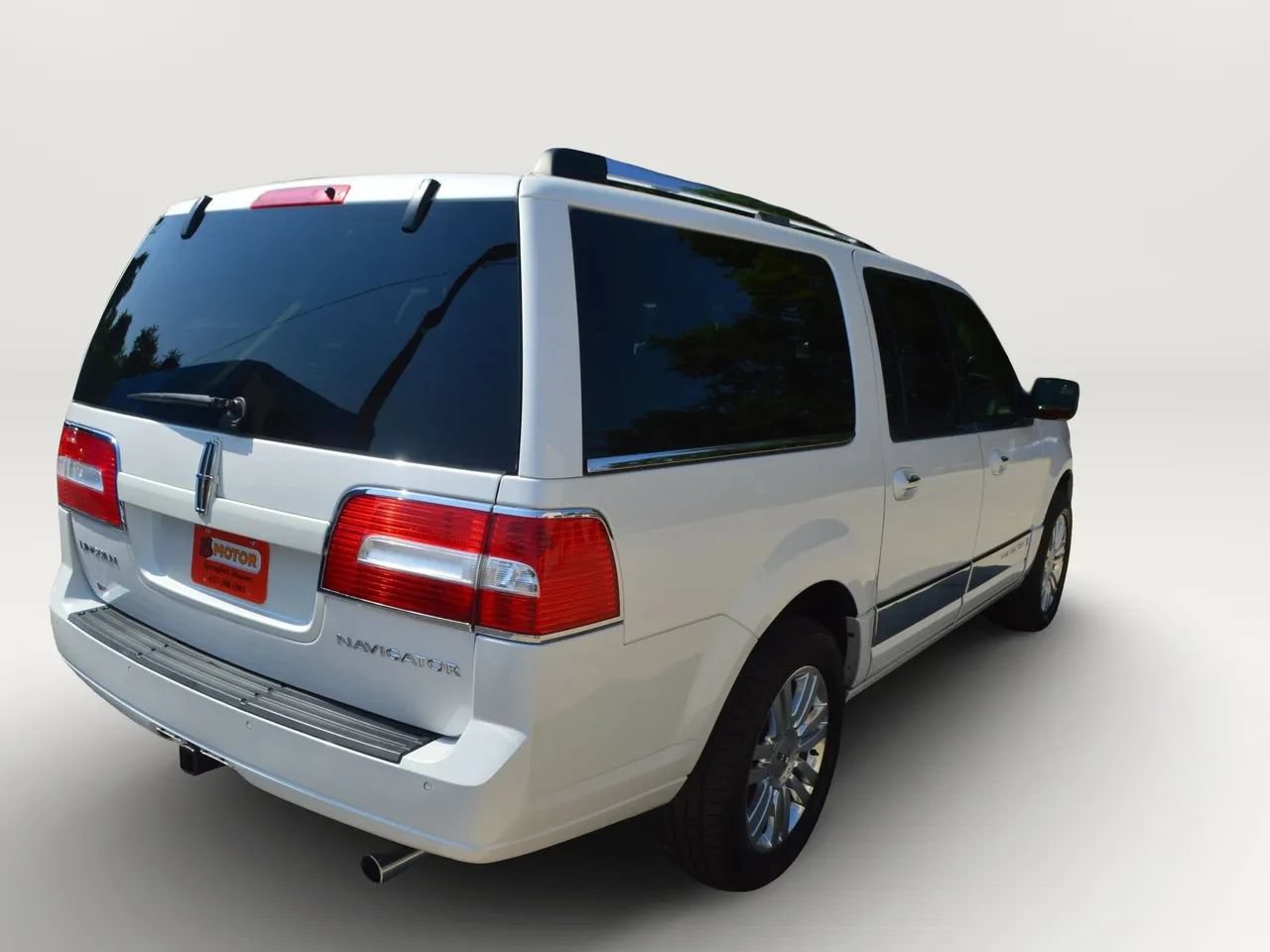 Used 2014 Lincoln Navigator L 4WD image 7