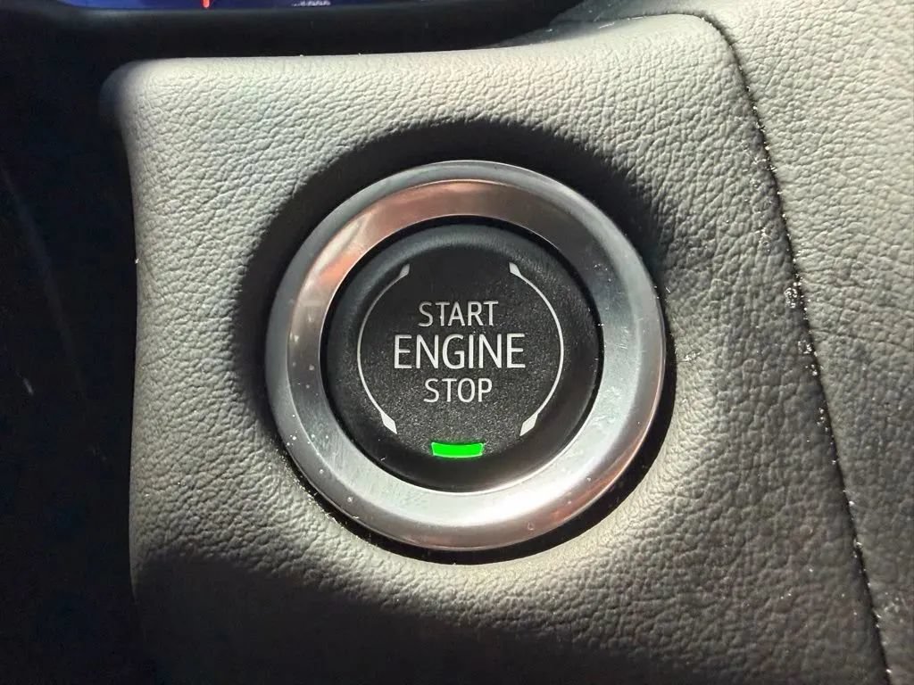 Used 2024 Chevrolet Tahoe Z71 w/ Luxury Package AWD/4WD image 19