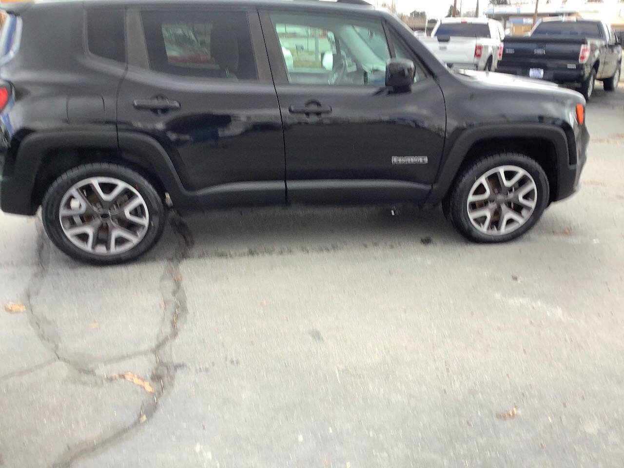 Used 2015 Jeep Renegade Latitude w/ Popular Equipment Group AWD/4WD image 11