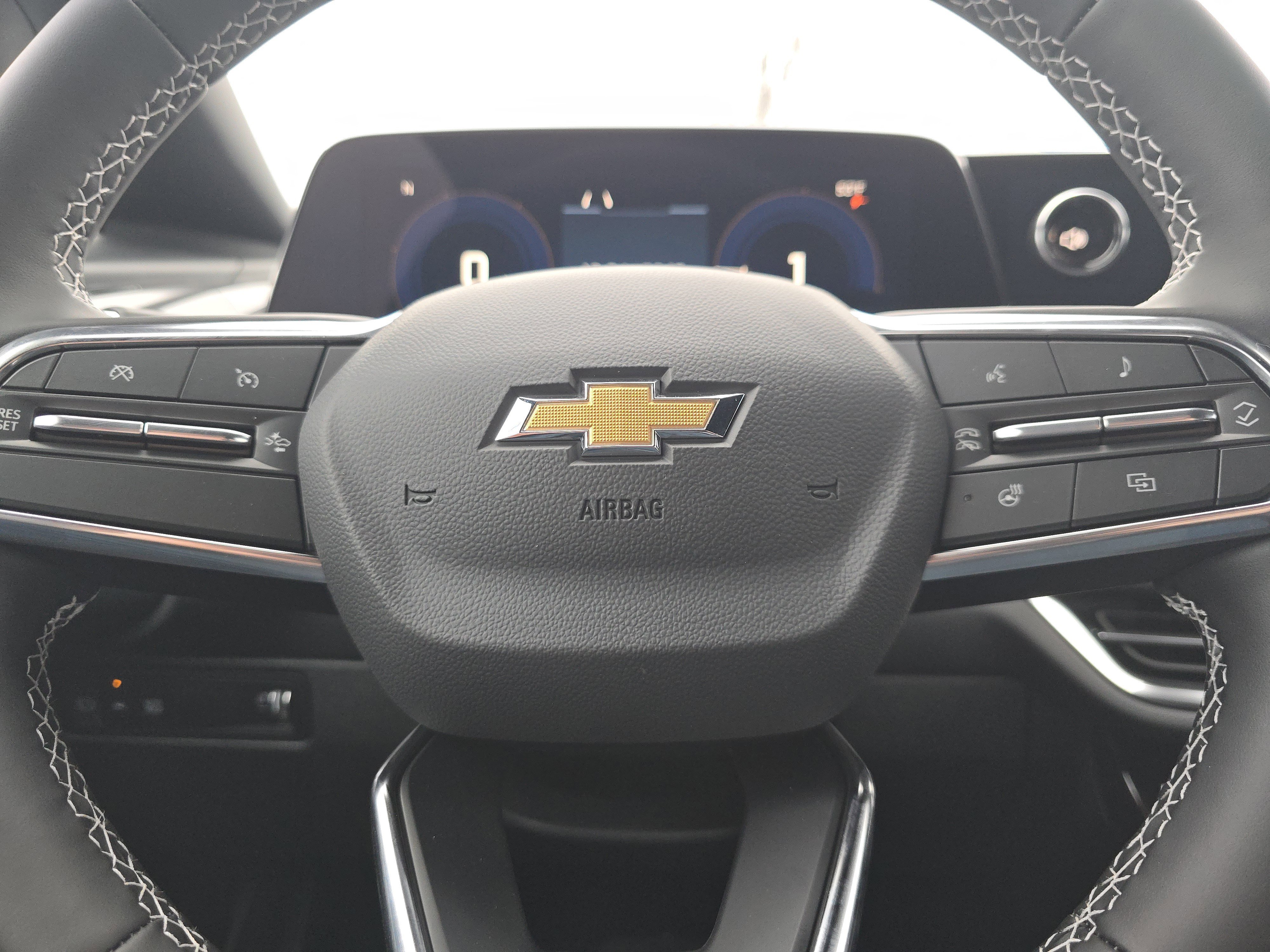 New 2026 Chevrolet Equinox EV LT image 28