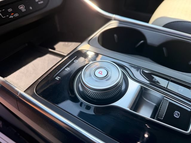 Certified 2025 Kia Carnival SX Prestige FWD image 19