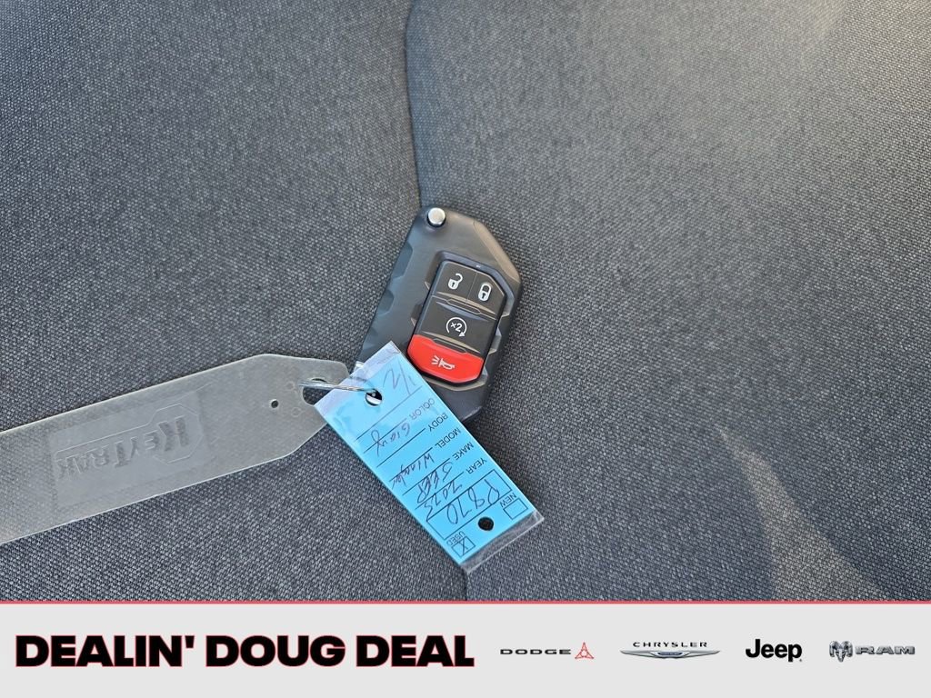 Used 2025 Jeep Wrangler Sahara image 29