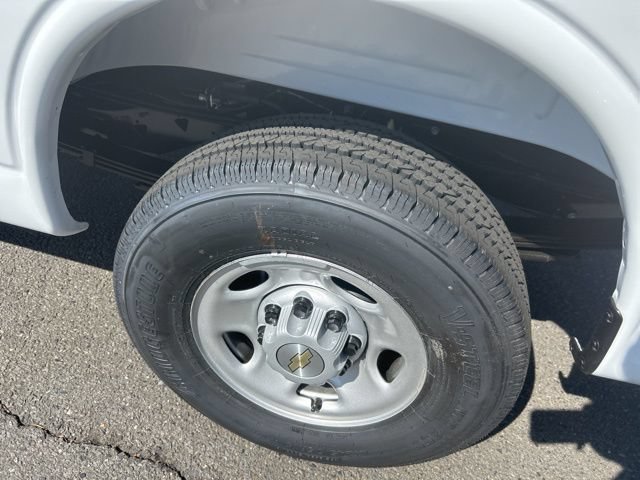 New 2026 Chevrolet Express 2500 RWD image 7