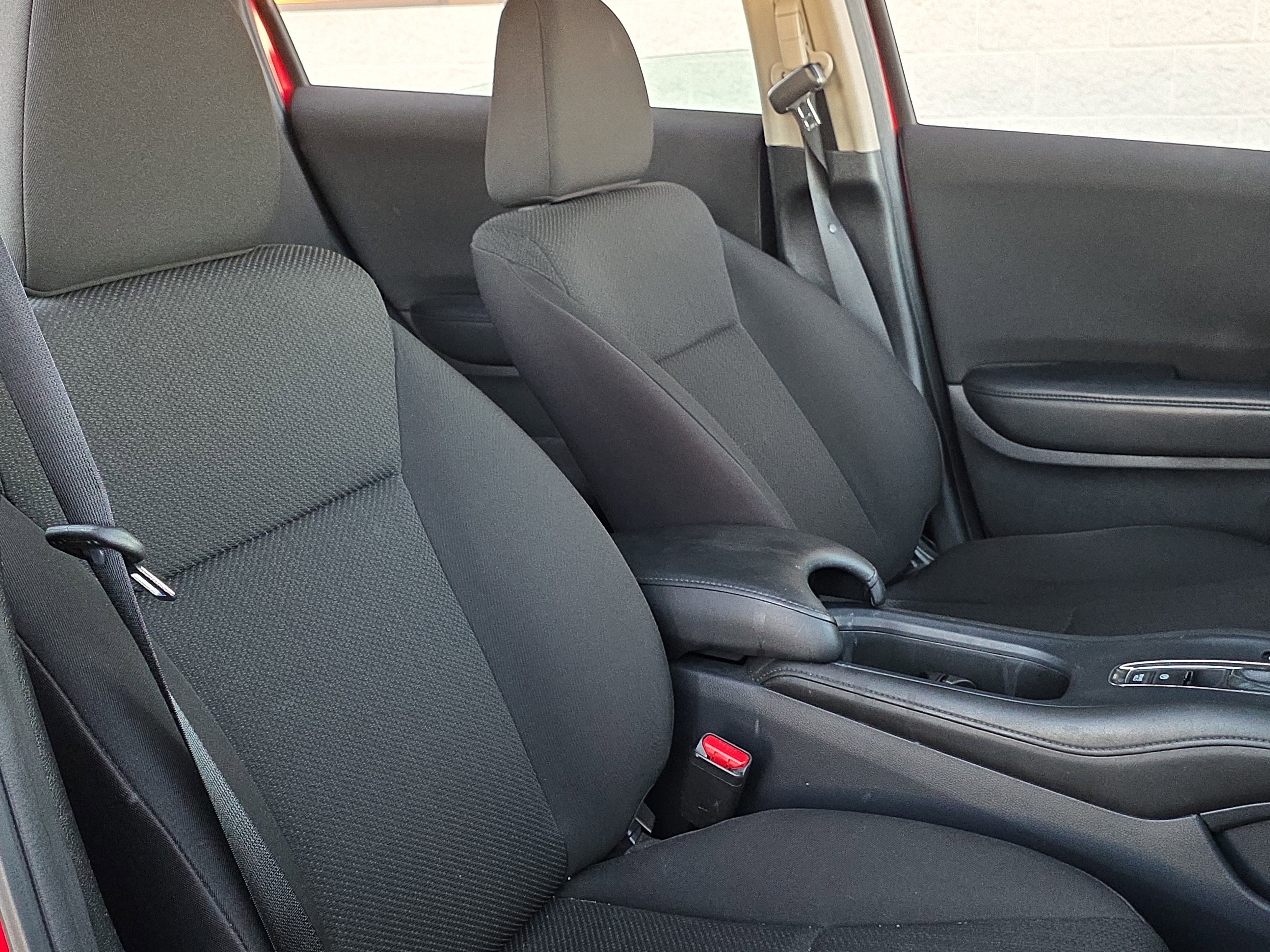 Used 2017 Honda HR-V LX image 29