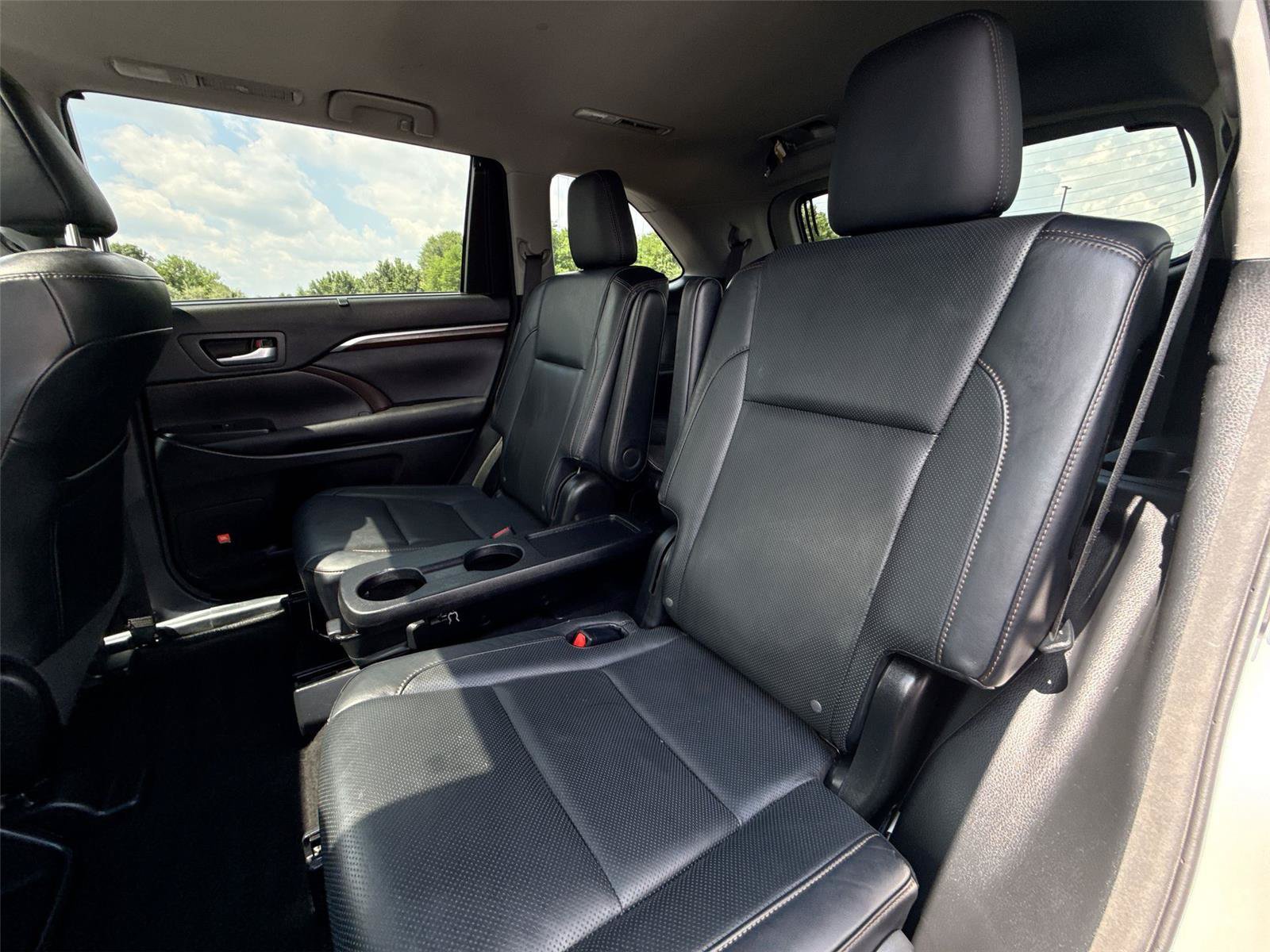 Used 2015 Toyota Highlander Limited AWD/4WD image 18