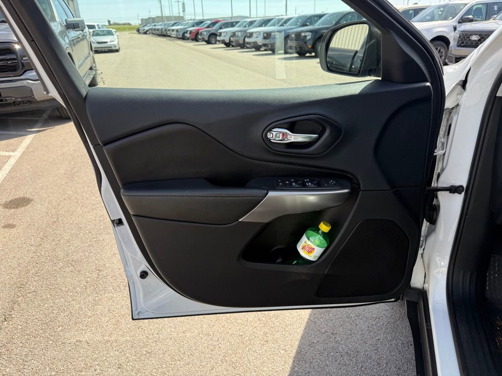 Used 2019 Jeep Cherokee Latitude Plus image 7