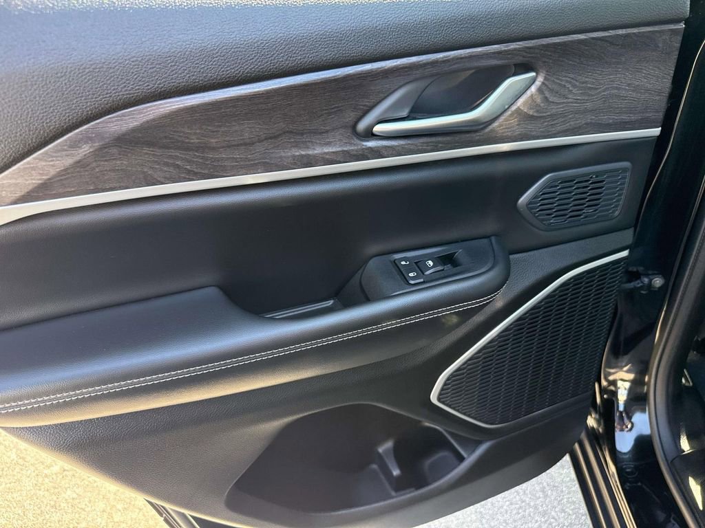 Used 2023 Jeep Grand Cherokee 4WD 4xe image 8