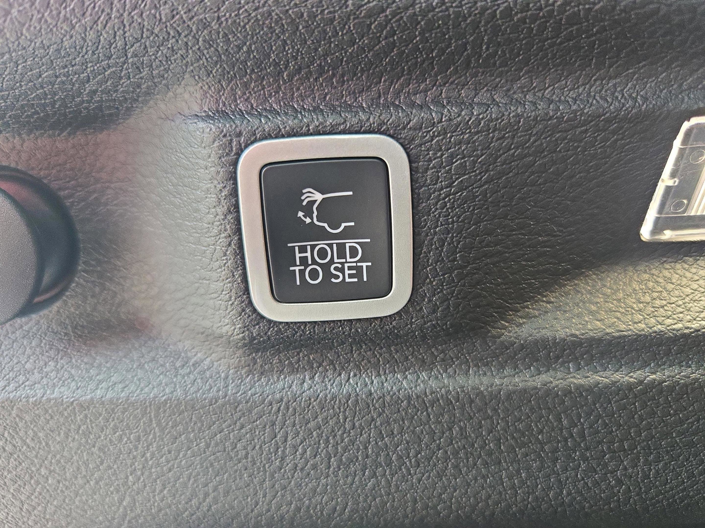 New 2025 Jeep Grand Cherokee L Altitude image 14