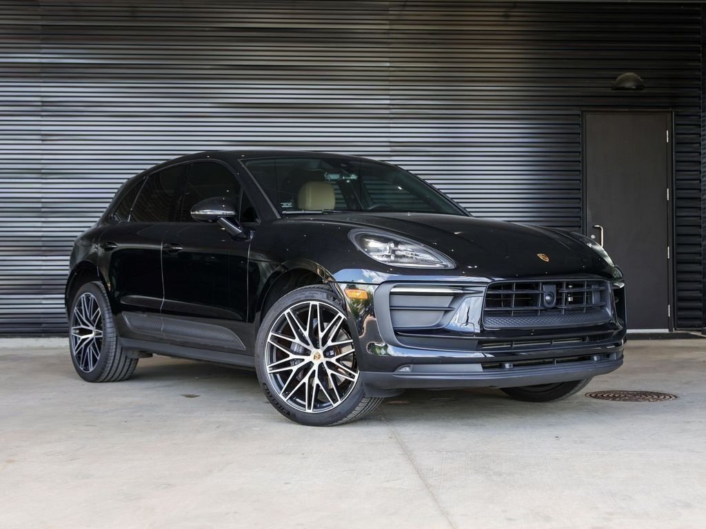Certified 2023 Porsche Macan AWD/4WD image 9