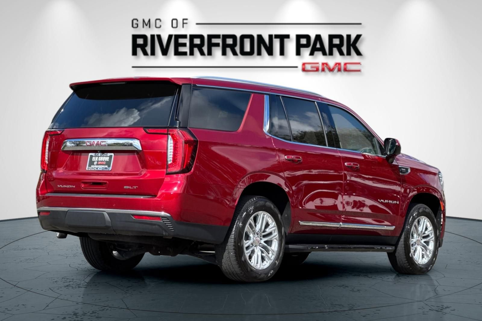 Used 2024 GMC Yukon SLT image 3