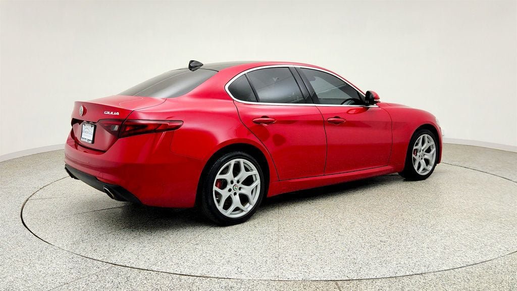 Used 2020 Alfa Romeo Giulia Ti w/ Active Blind Spot Package AWD/4WD image 5