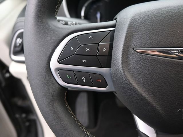 Used 2022 Chrysler Pacifica Touring-L image 31