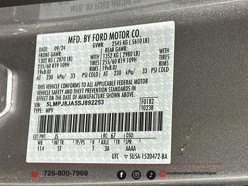 Used 2025 Lincoln Nautilus Premier AWD/4WD image 33