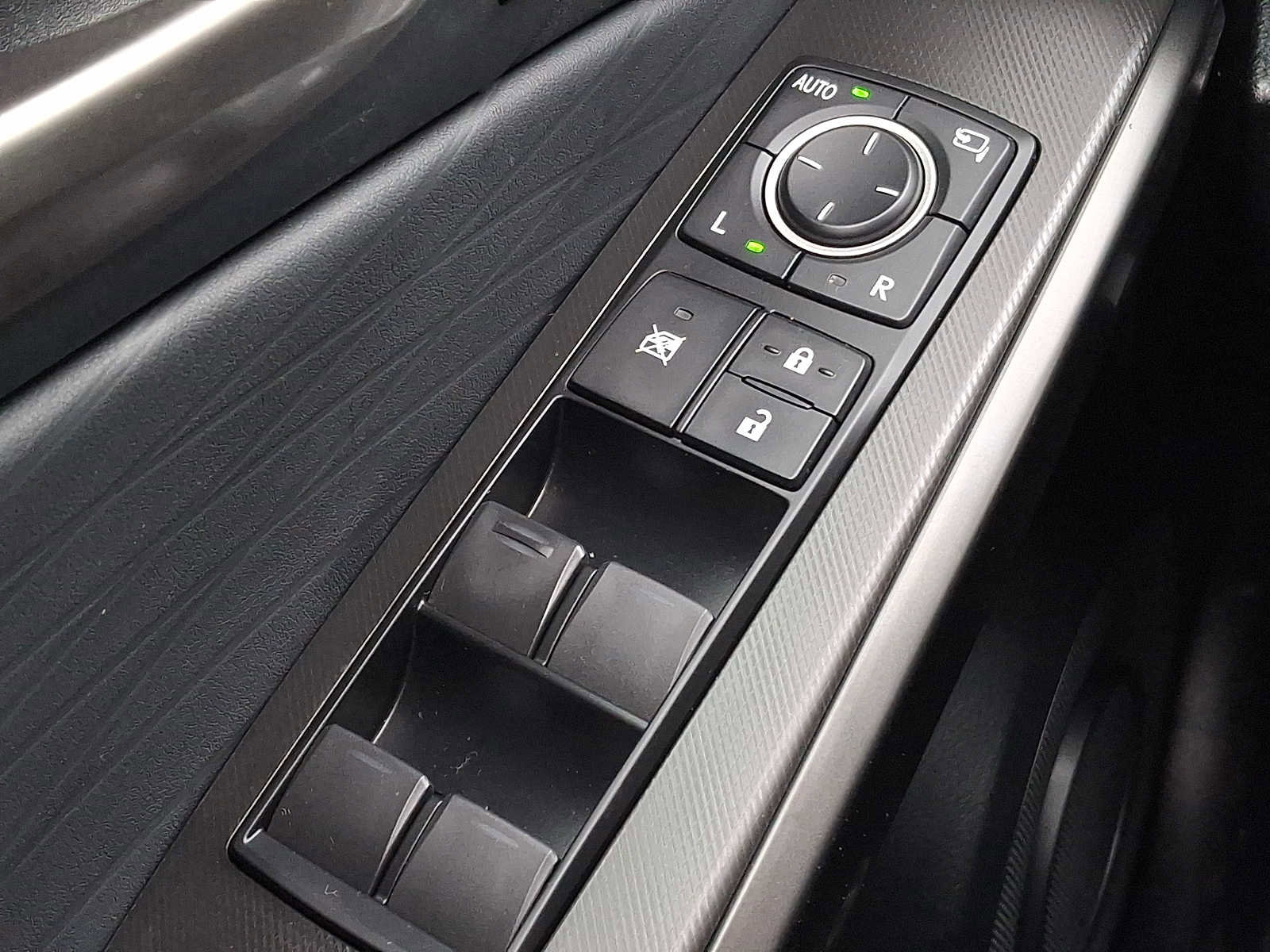 Used 2025 Lexus IS 350 F Sport w/ Navigation Package image 25