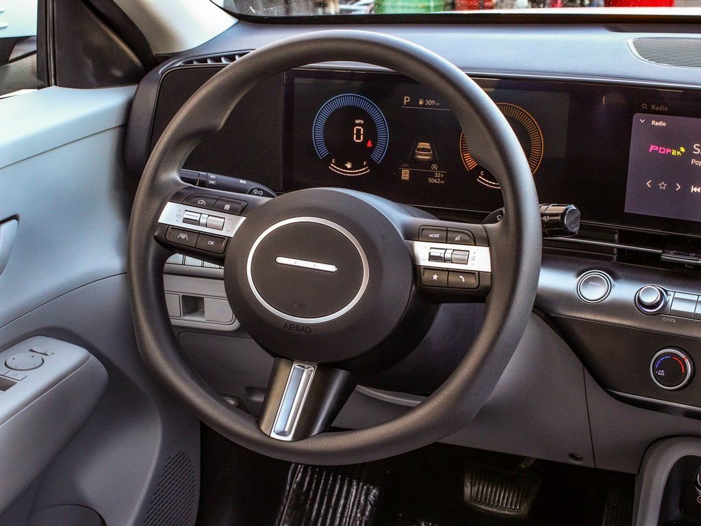 Used 2024 Hyundai Kona SE image 24