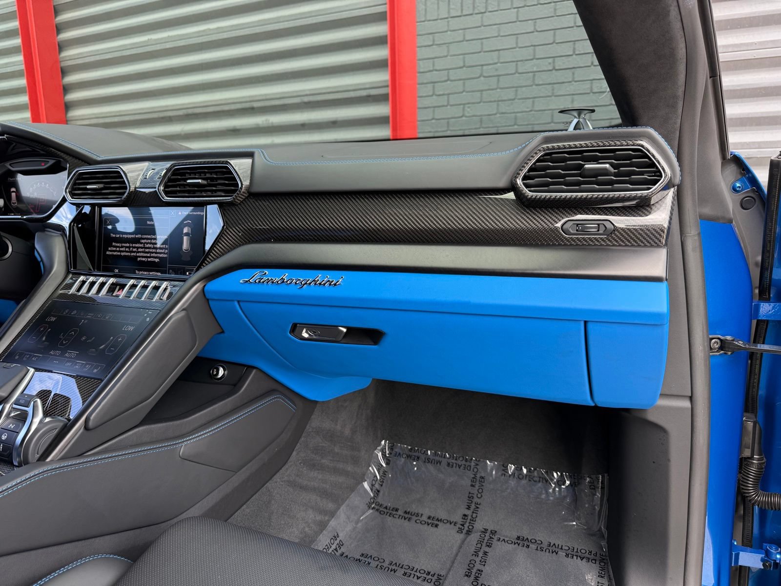 Used 2022 Lamborghini Urus AWD/4WD image 42