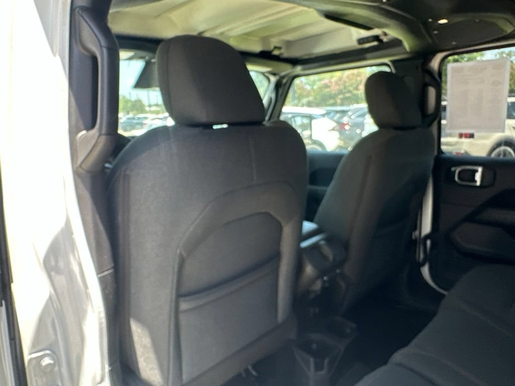 Used 2025 Jeep Wrangler Unlimited Sahara AWD/4WD image 28