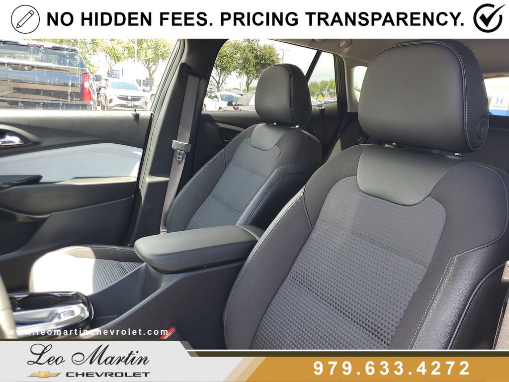 Used 2025 Chevrolet Trax LT w/ Driver Confidence Package FWD image 14