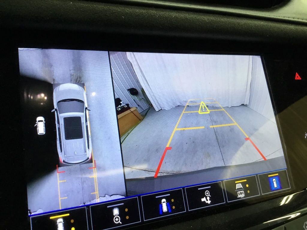 Used 2023 Cadillac XT6 Sport w/ Platinum Package image 11