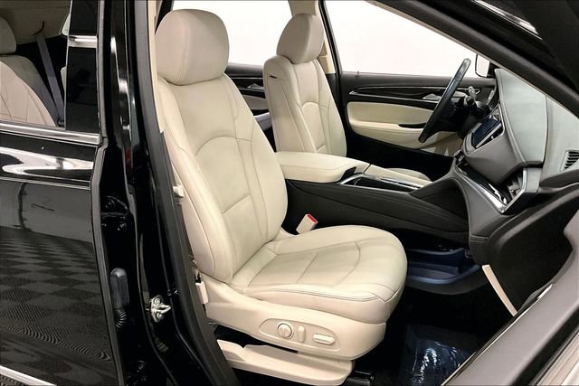 Used 2023 Buick Enclave Essence image 8