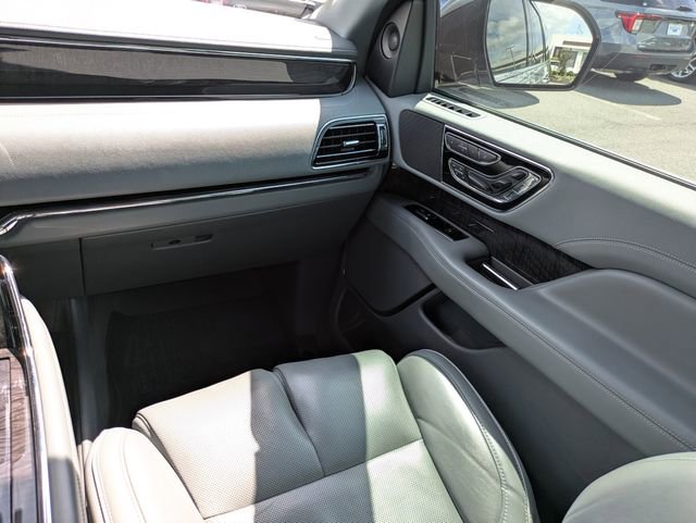 Used 2019 Lincoln Navigator Reserve AWD/4WD image 17