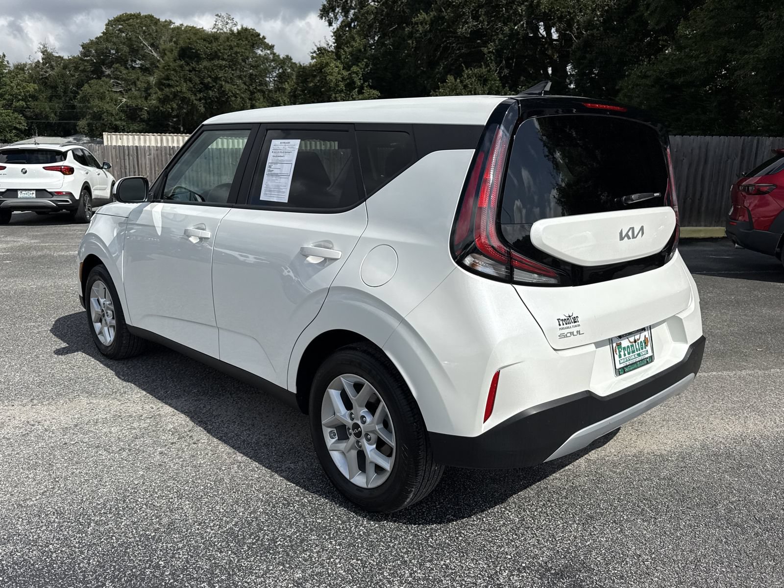 Used 2025 Kia Soul LX w/ LX Technology Package FWD image 3