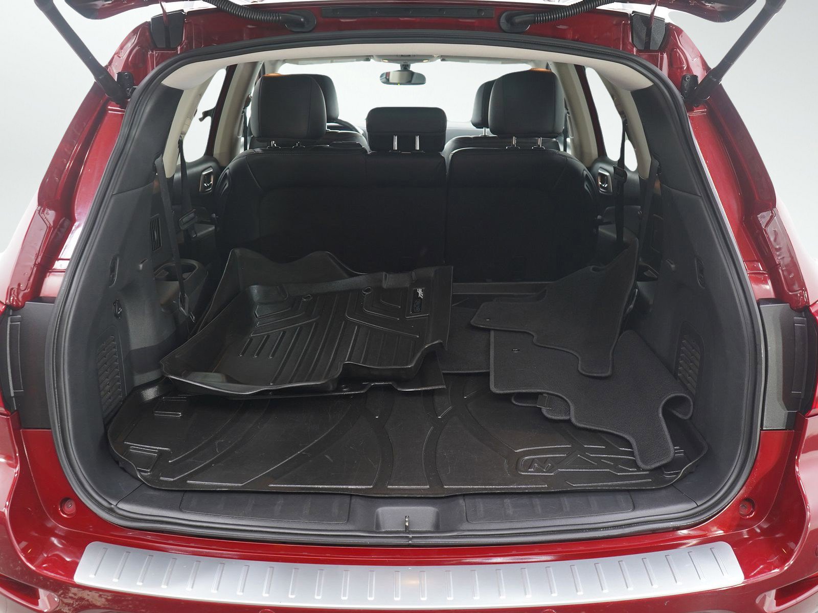 Used 2018 Nissan Pathfinder Platinum image 9