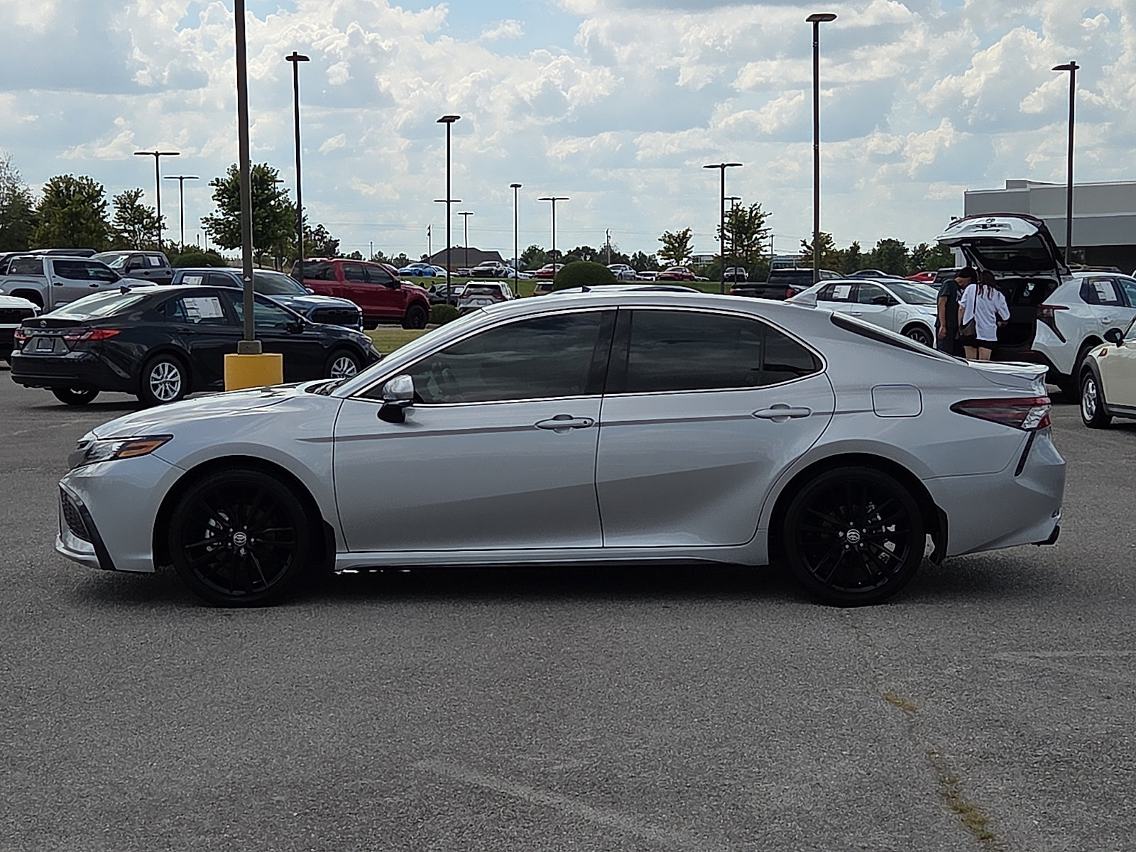 Used 2024 Toyota Camry XSE FWD image 3