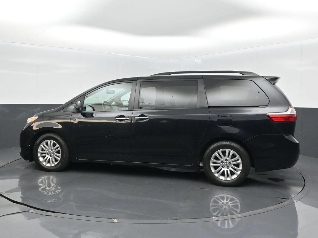 Used 2015 Toyota Sienna XLE FWD image 4