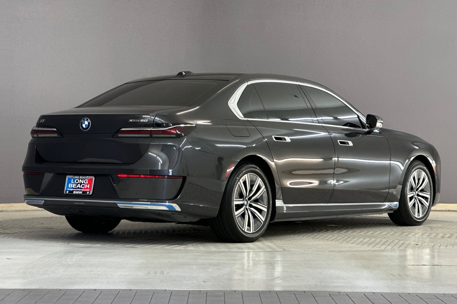 Certified 2023 BMW i7 xDrive60 AWD/4WD image 8