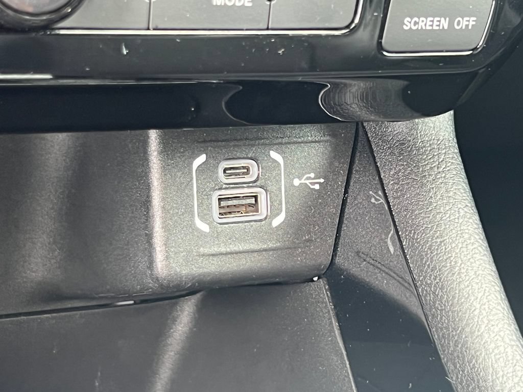 Used 2025 Jeep Compass Latitude w/ Convenience Group AWD/4WD image 29