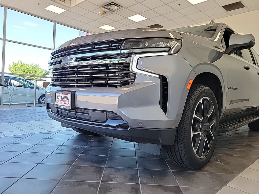 Used 2021 Chevrolet Suburban RST w/ Luxury Package AWD/4WD image 19