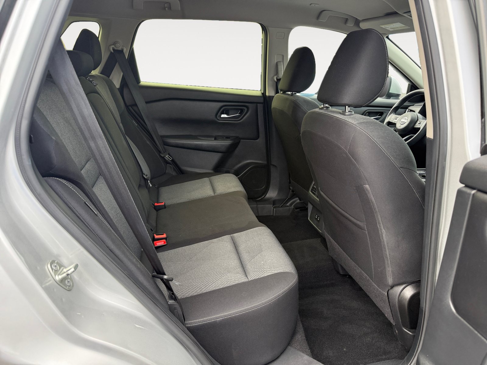 Used 2024 Nissan Rogue SV AWD/4WD image 18