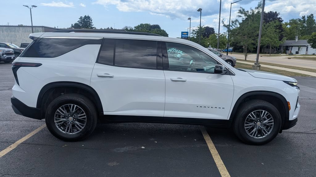 Used 2026 Chevrolet Traverse LT AWD/4WD image 6