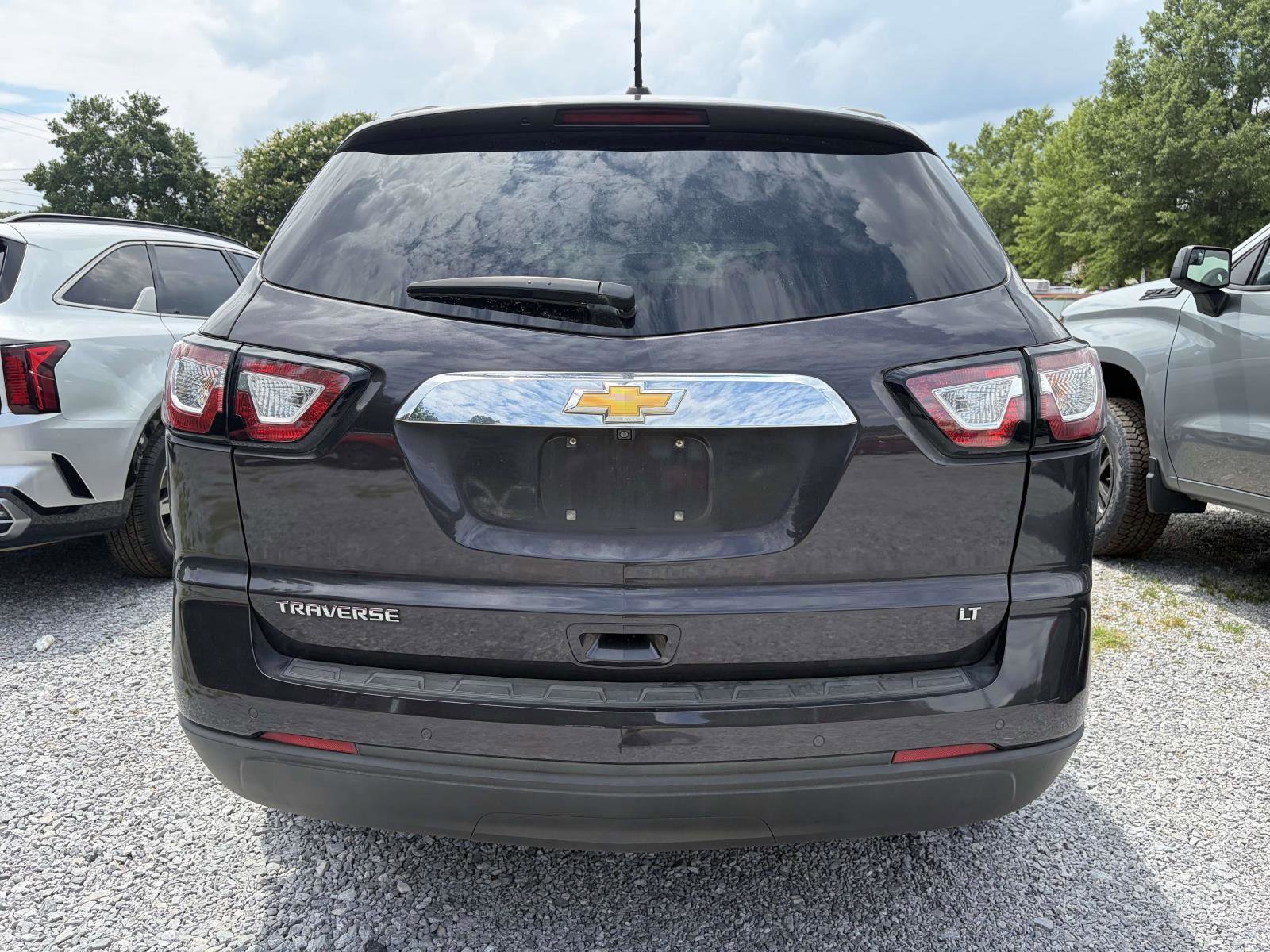 Used 2017 Chevrolet Traverse LT w/ Style and Technology Package FWD image 8