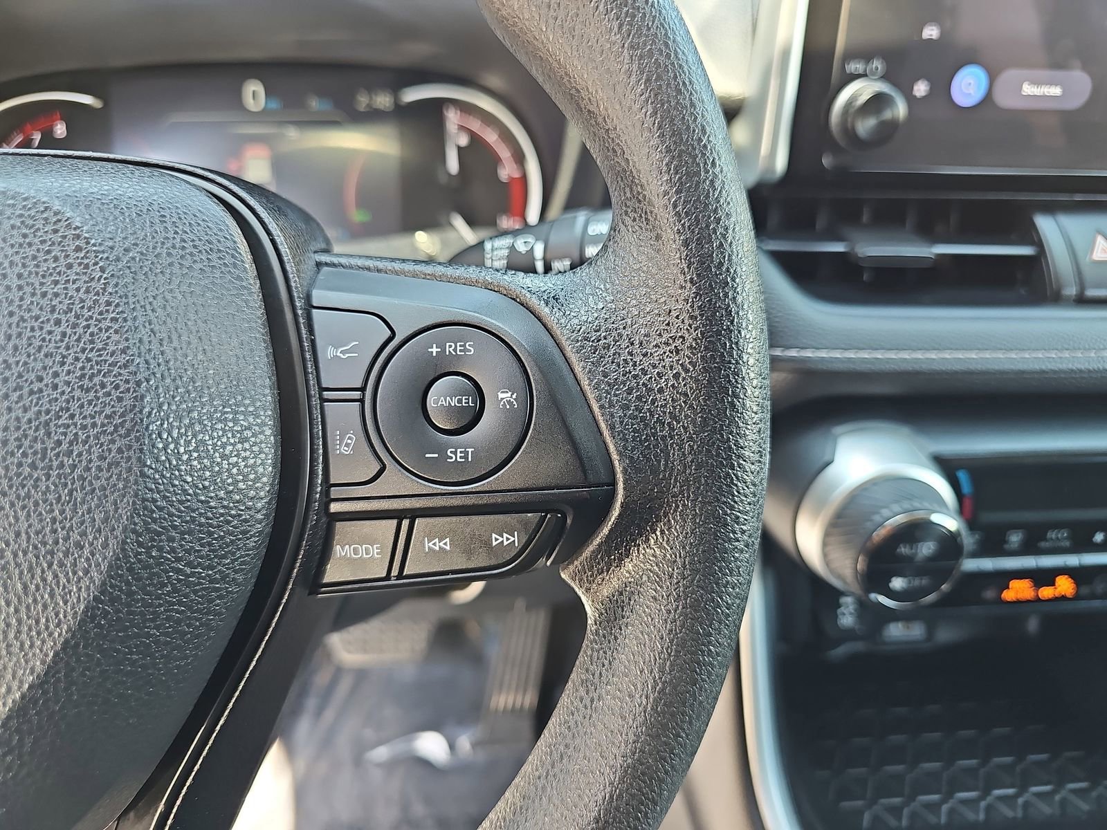 Used 2023 Toyota RAV4 XLE AWD/4WD image 17