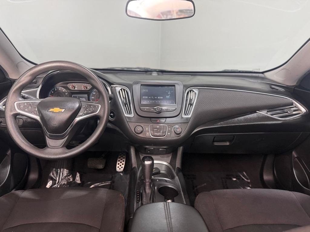 Used 2017 Chevrolet Malibu LT FWD image 12