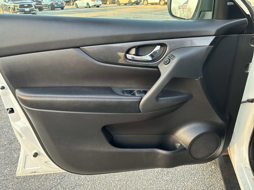 Used 2016 Nissan Rogue SL w/ SL Premium Package image 22