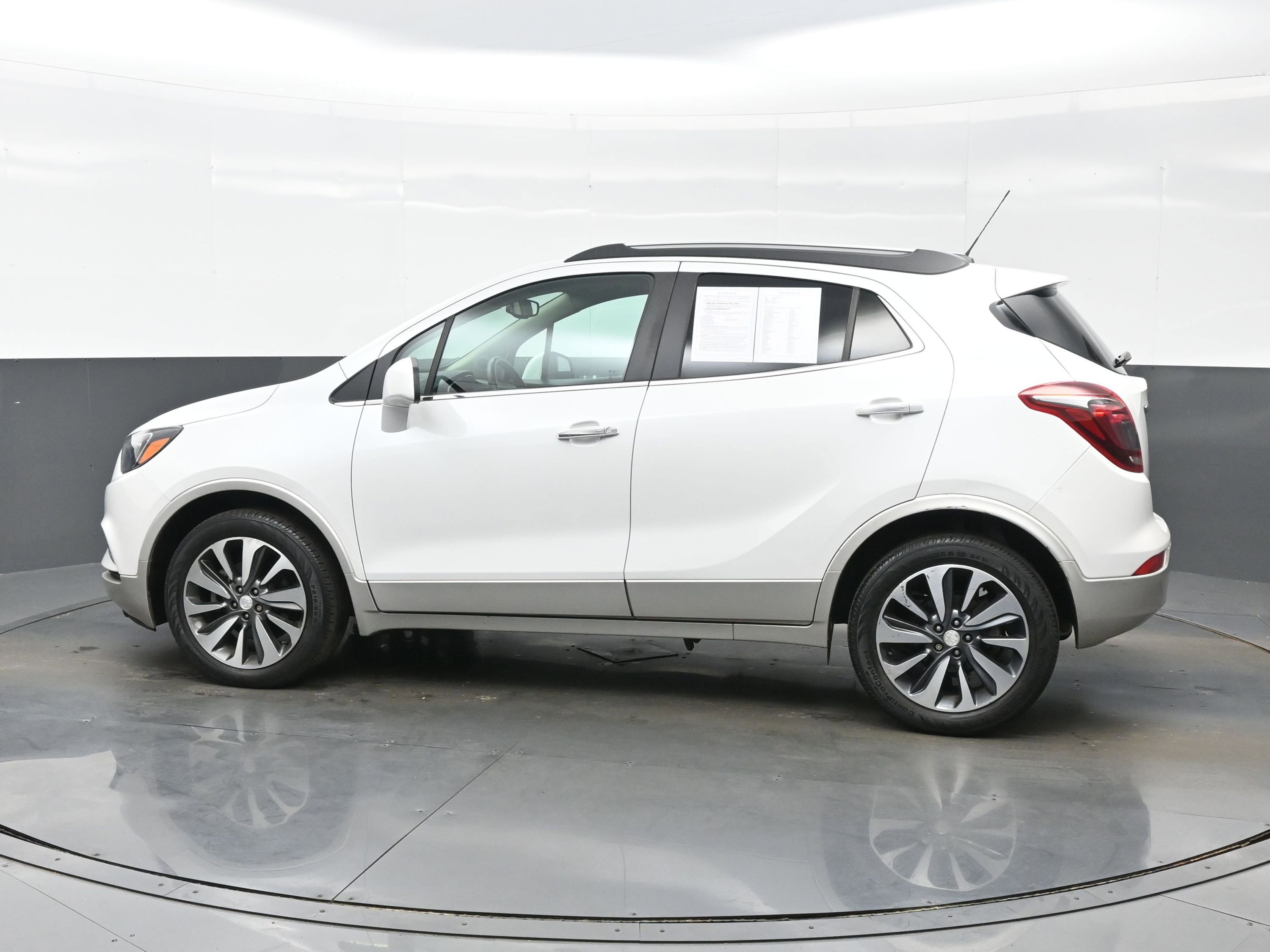 Used 2021 Buick Encore Preferred FWD image 3