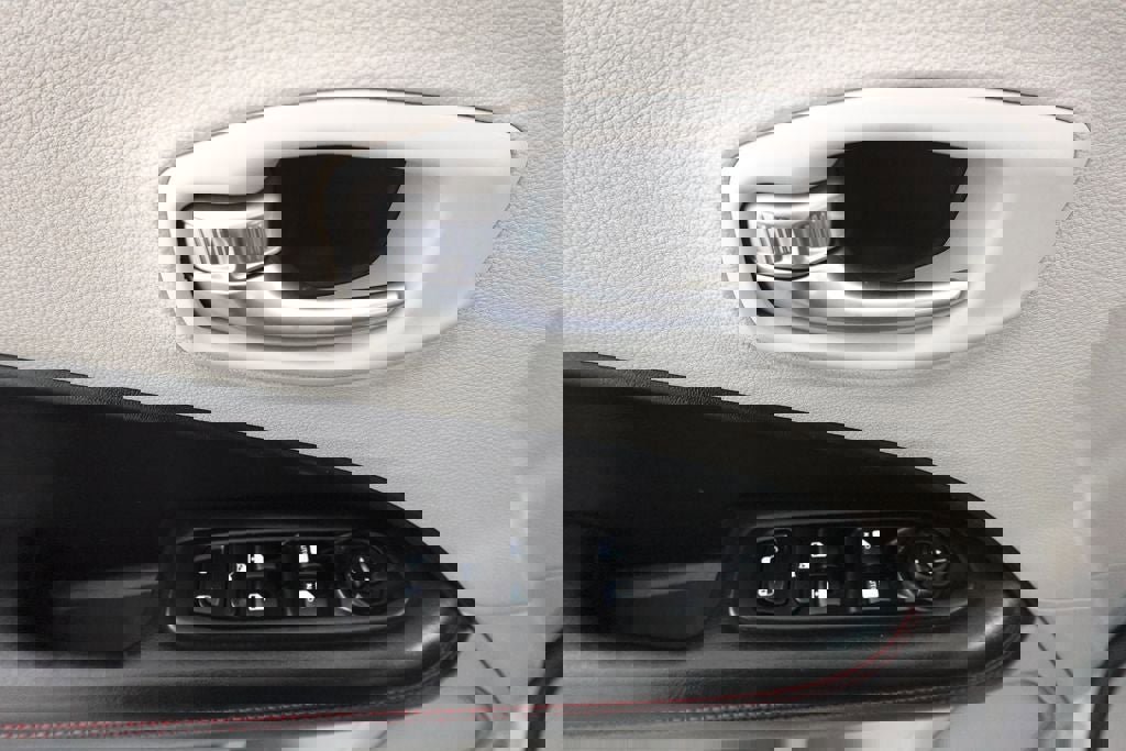 Used 2021 Jeep Compass Limited image 9