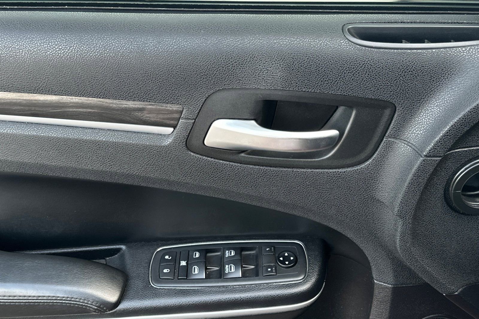 Used 2019 Chrysler 300 Touring w/ Sport Appearance Package image 11